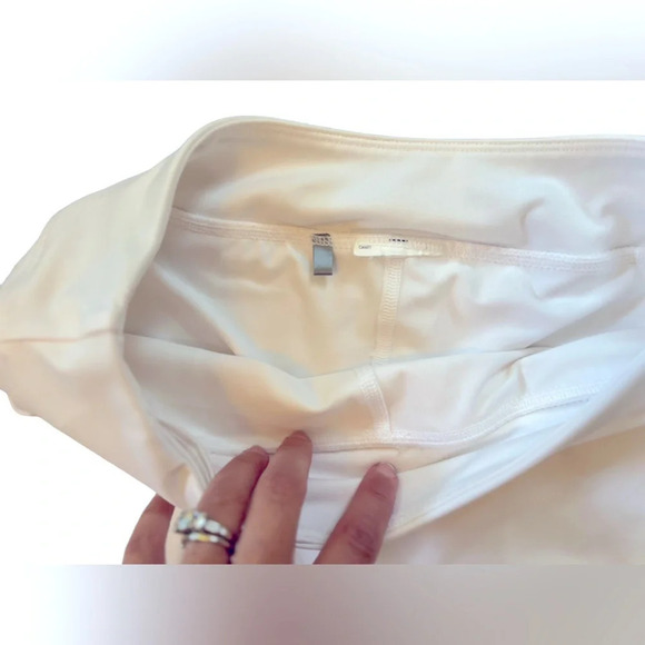 Under Armour white tennis skirt in excellent like-new condition SEE MEASUREMENTS - Picture 5 of 8